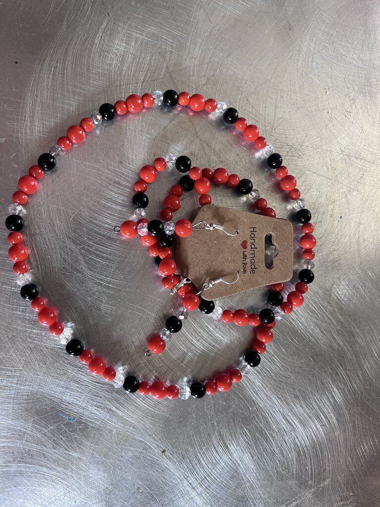 SE - long necklace and earrings