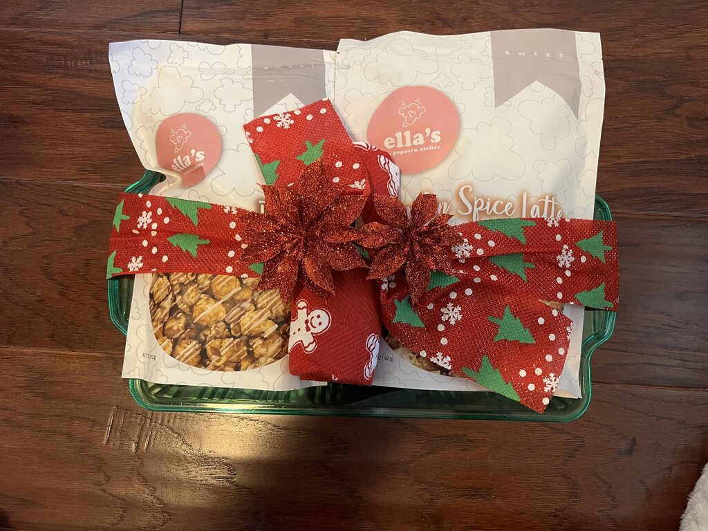 GIFT-(2) POPCORN+TRAY+CUPTOWEL