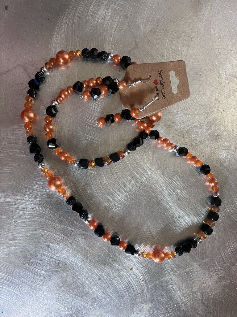 SE - long necklace and earrings