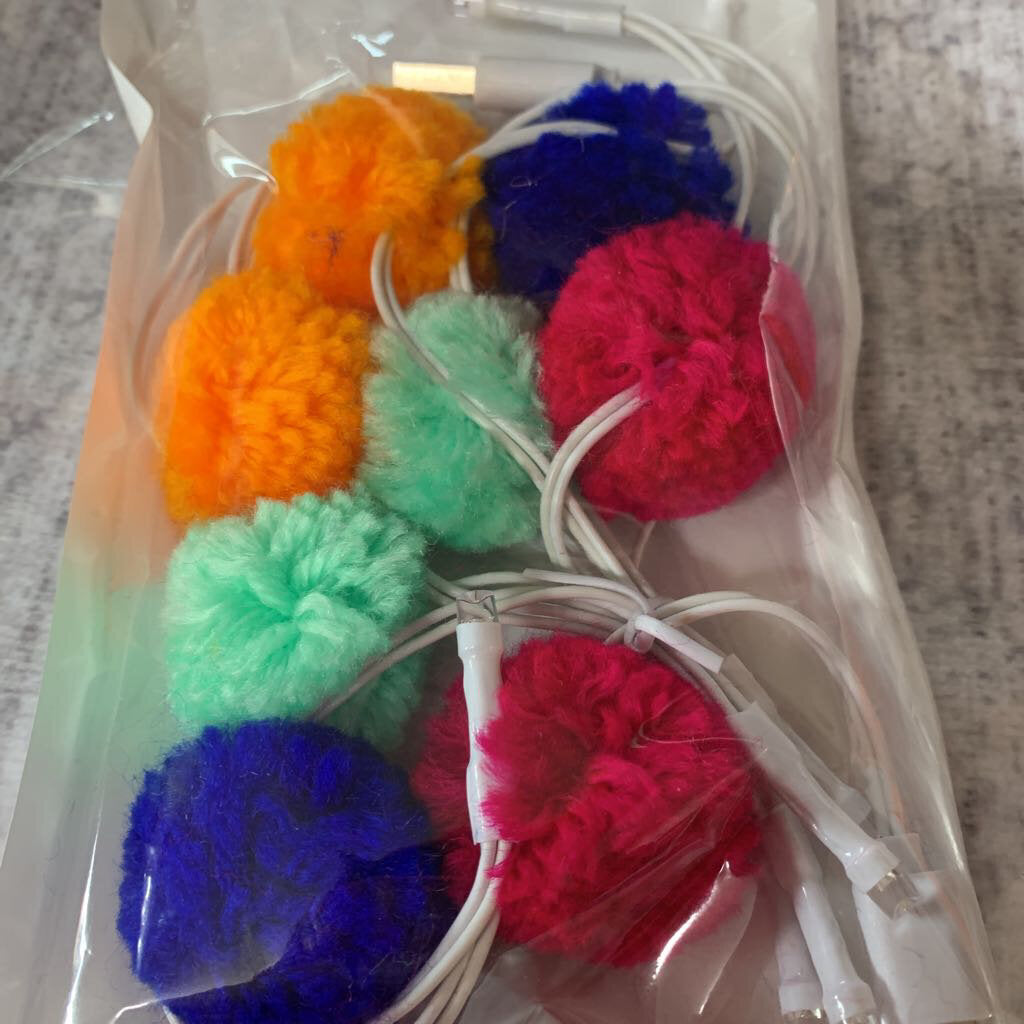 MRKT - Light charger - Puffy Pompoms