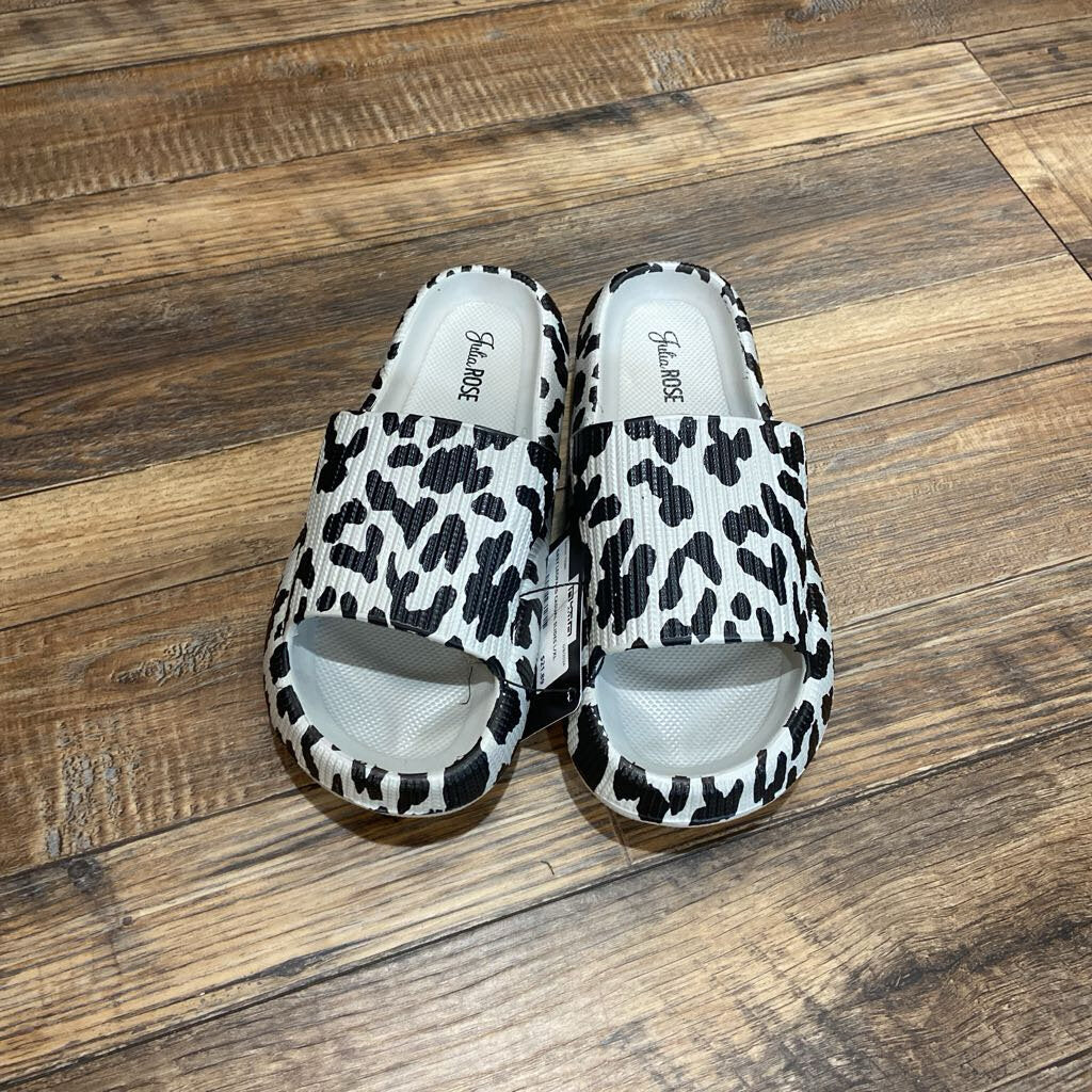 GREY LEOPARD CASUAL SLIDES