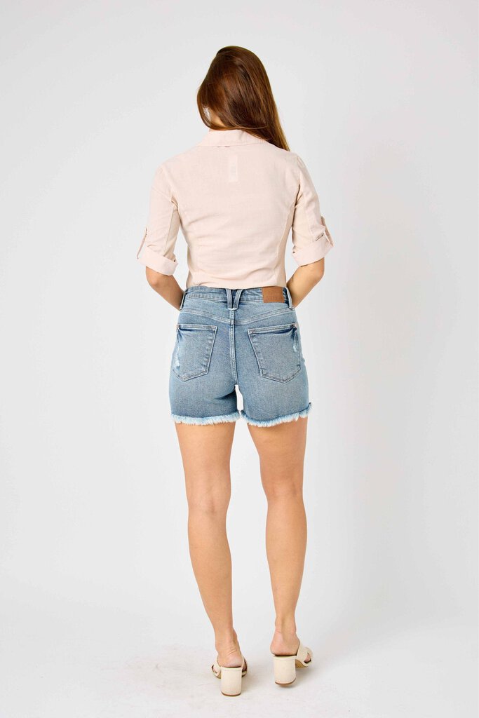 Judy Blue med blue short (raw hem)