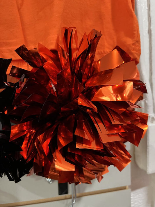 ORANGE POM-POMS