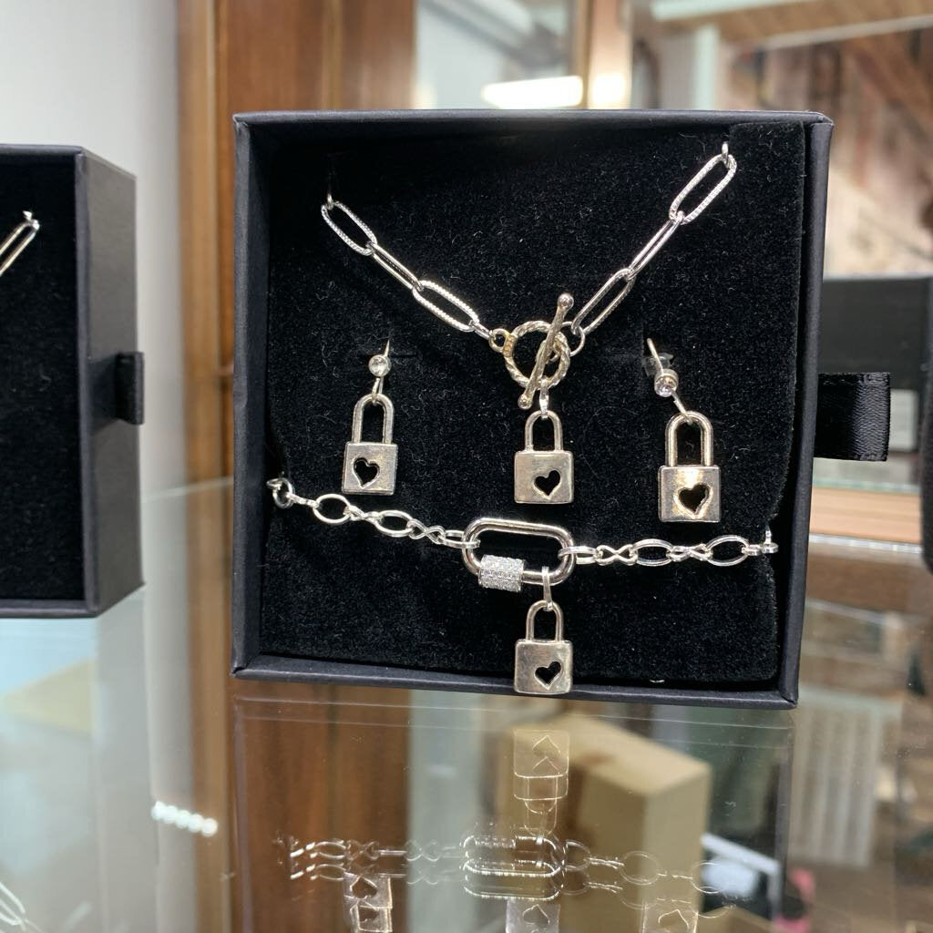 Set bracelet, necklace and earrings - Silver Chain with Silver Carabiner and Heart Lock