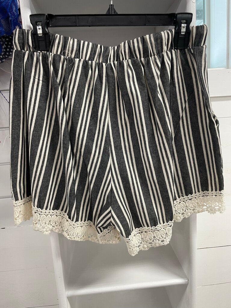 WOVEN STRIPE SHORTS