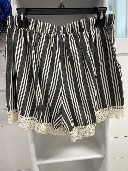 WOVEN STRIPE SHORTS
