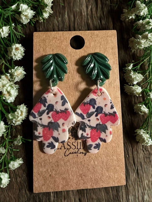 Strawberry Leaves Dangle