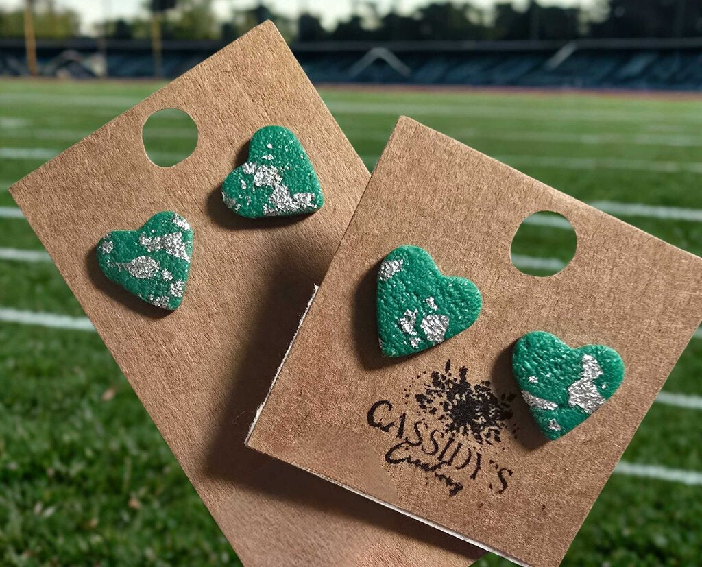 Hornets Silv/Grn Heart studs