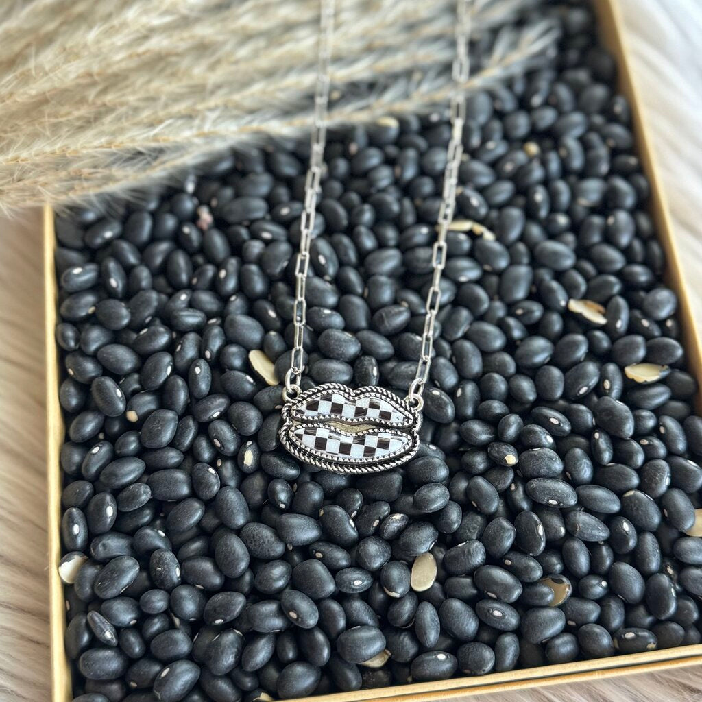 Tipi Checkered Lips Necklace Black & White