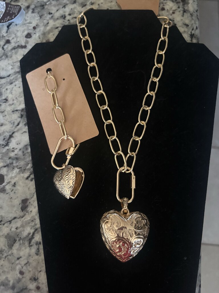 Bracelet, Paperclip Chain w/Heart Locket