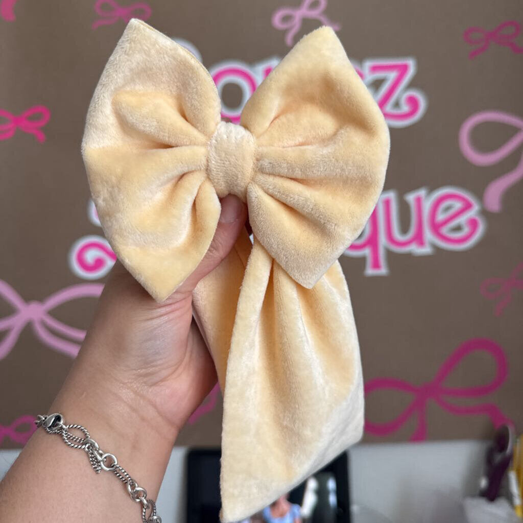 Light Yellow ( bby hw )