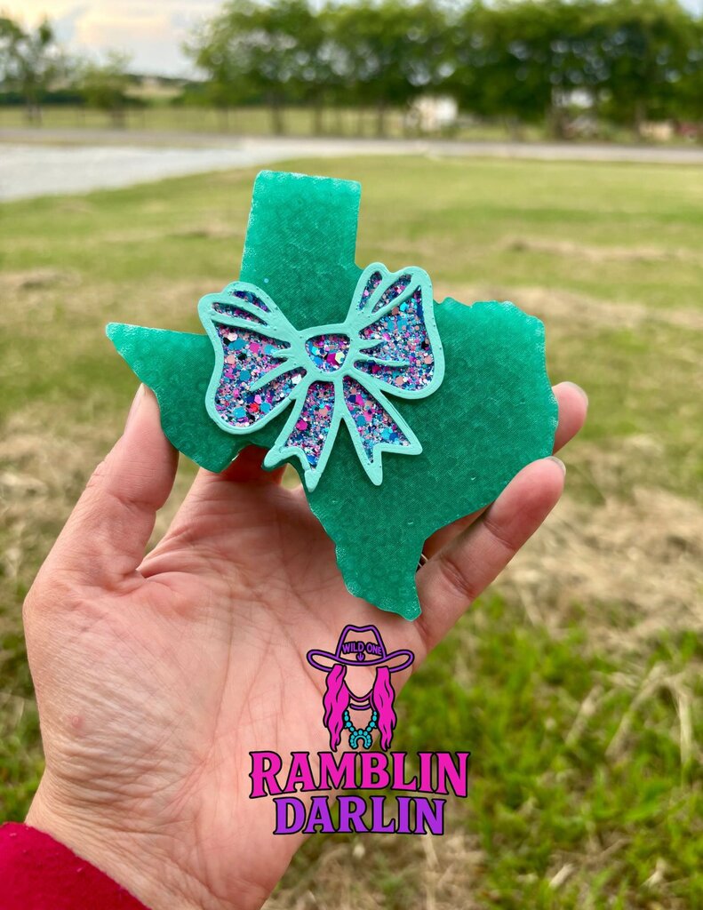 Texas with Bow Freshie in Volcano Scent