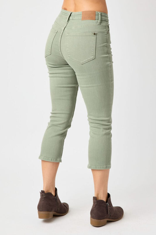 Judy Blue - Mid Rise Garmed Dyed Capri