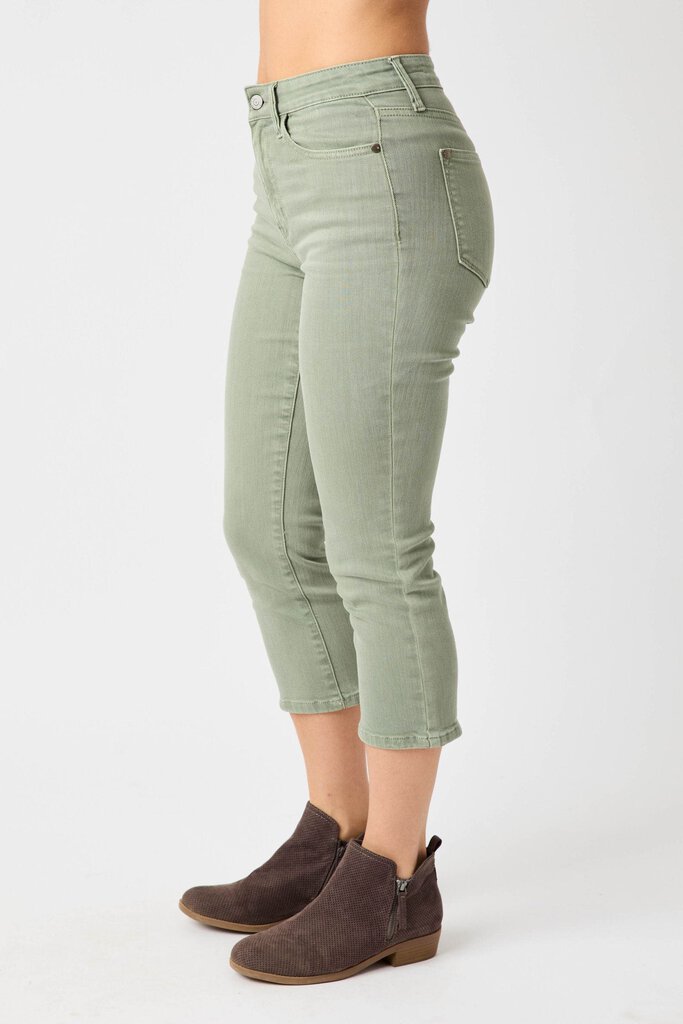 Judy Blue - Mid Rise Garmed Dyed Capri